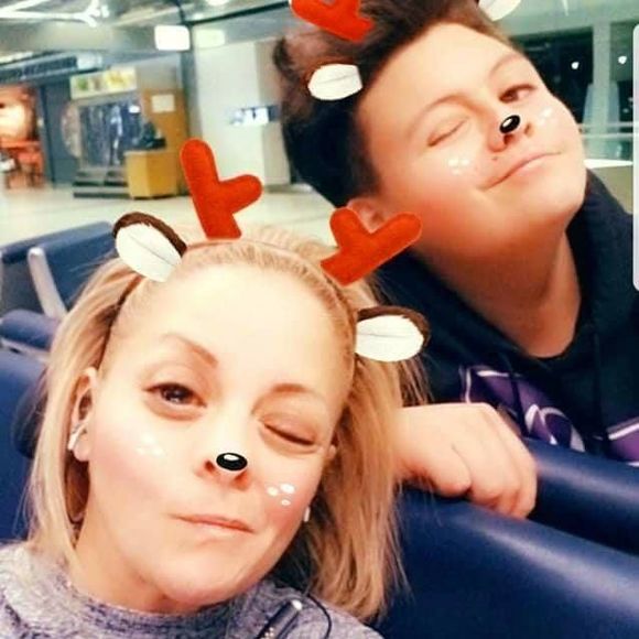 Meet your Posher, Damaris - Picture 1 of 1